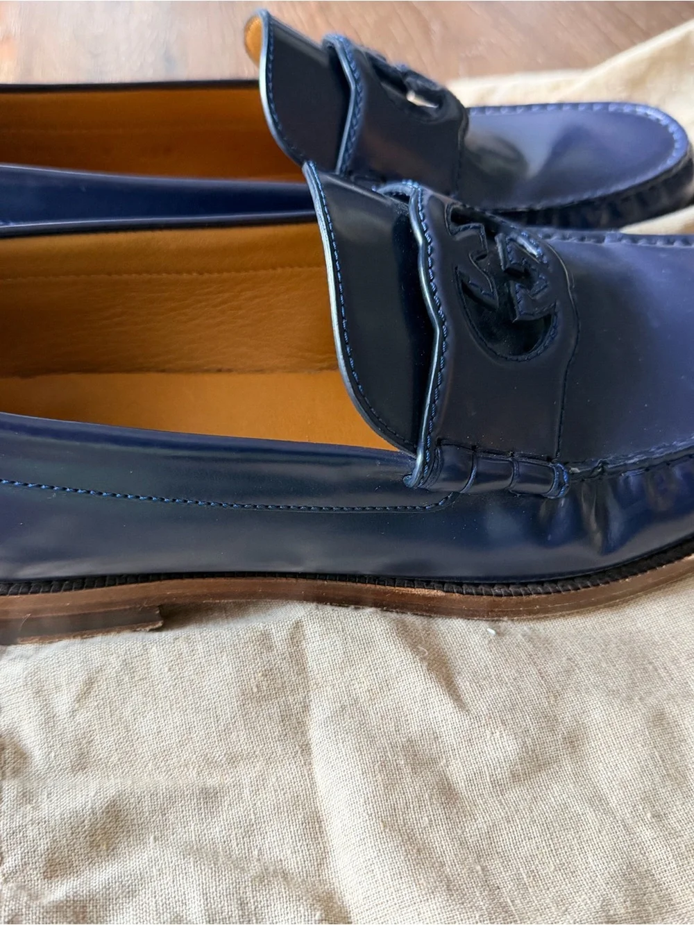 Gucci Men’s Navy Leather Logo Bit Loafers